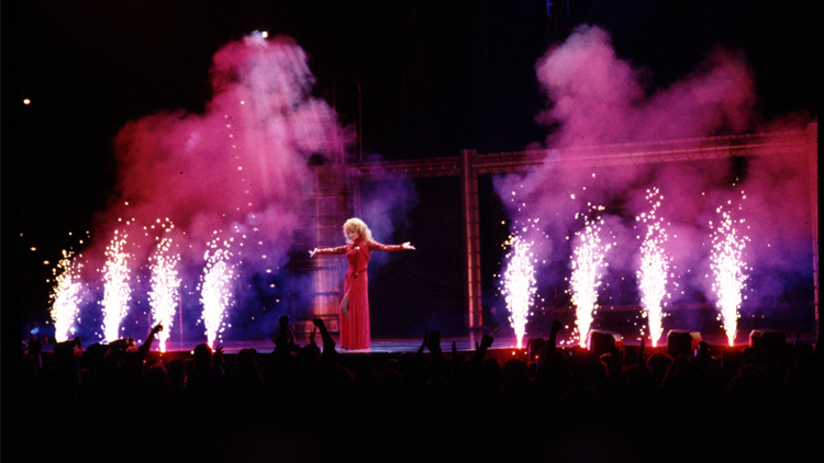 Reba on stage 